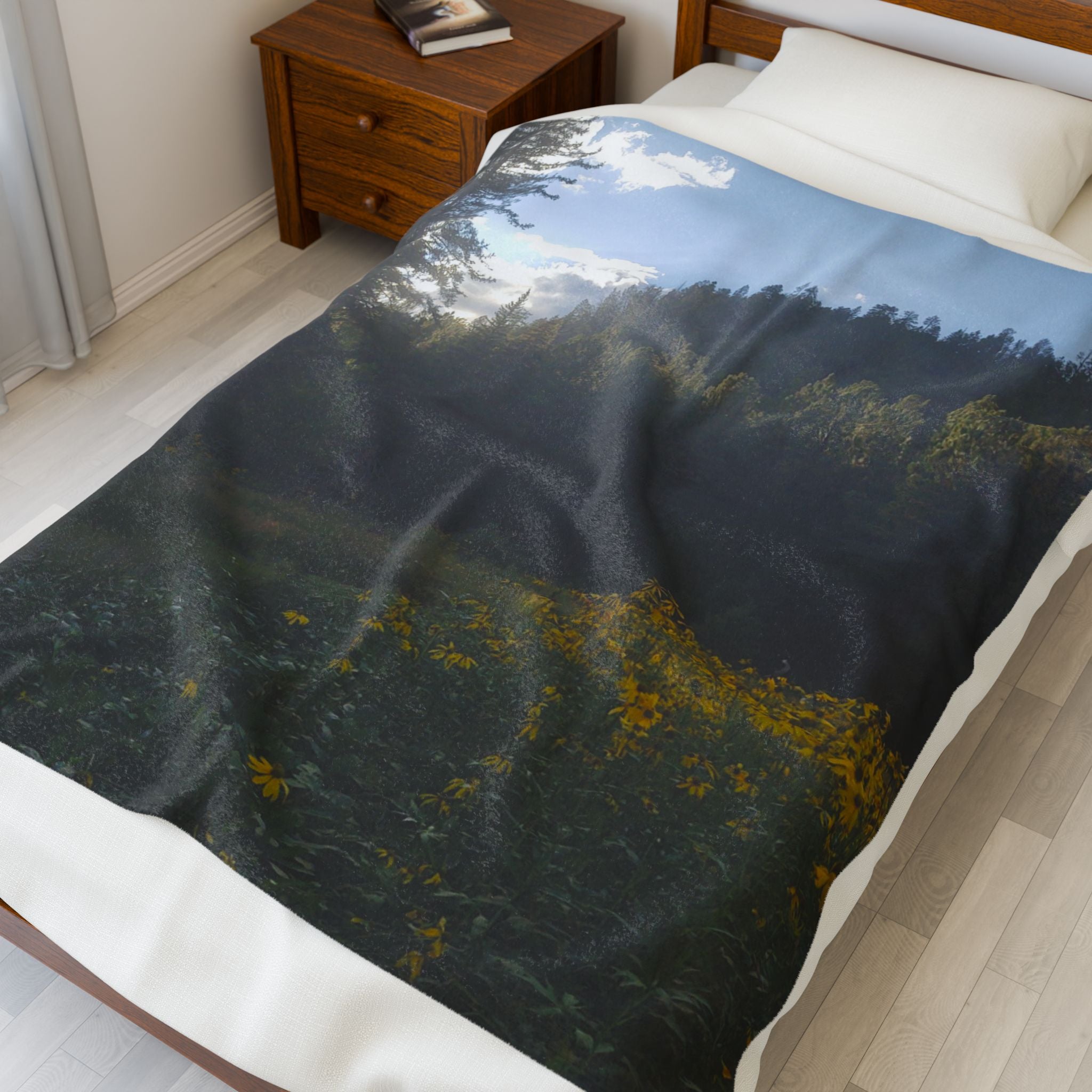 Cozy Nature-Inspired Velveteen Plush Blanket, Perfect for Outdoor Lovers, Camping, Living Room Decor, Gifts for All Occasions, Snuggly [...]