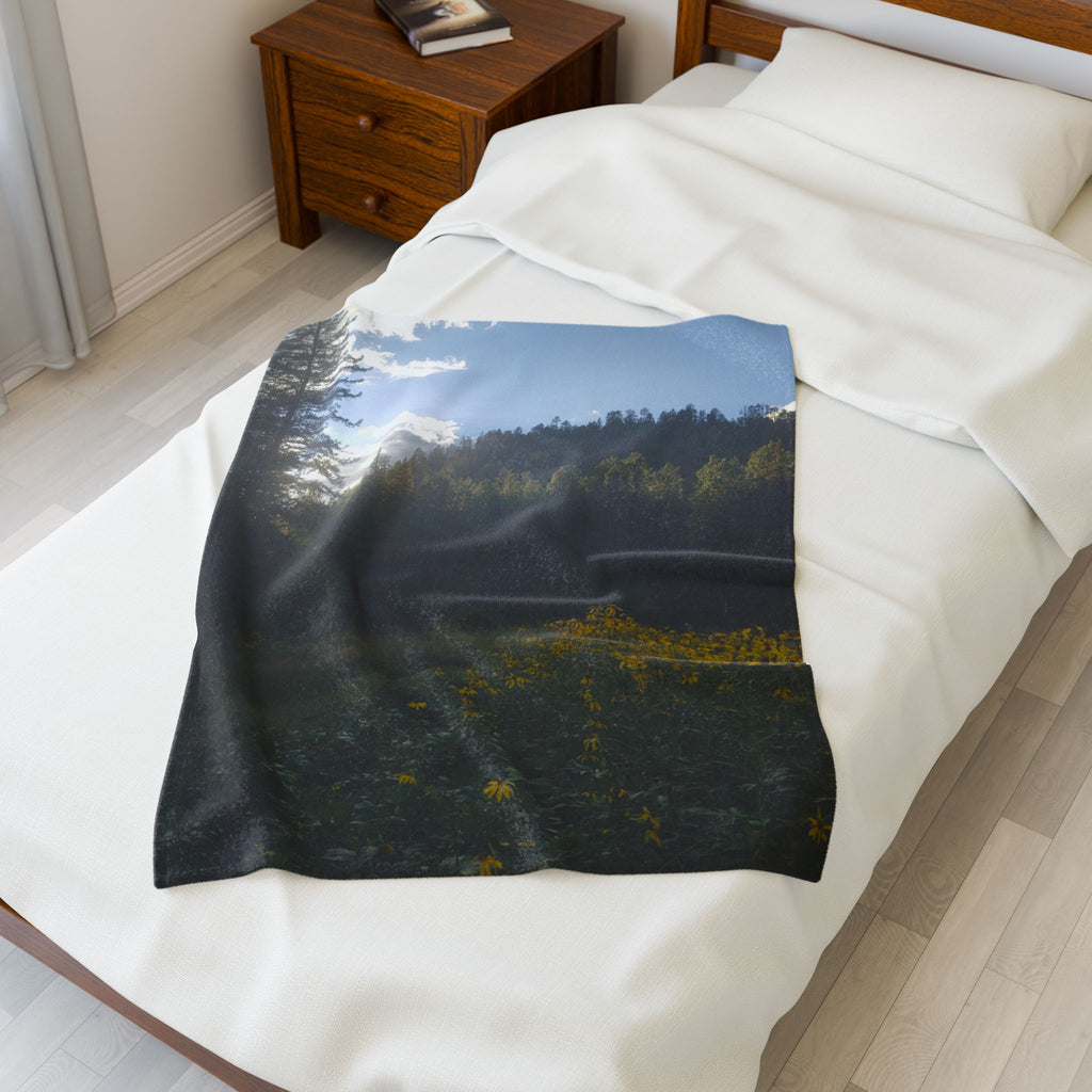 Cozy Nature-Inspired Velveteen Plush Blanket, Perfect for Outdoor Lovers, Camping, Living Room Decor, Gifts for All Occasions, Snuggly [...]