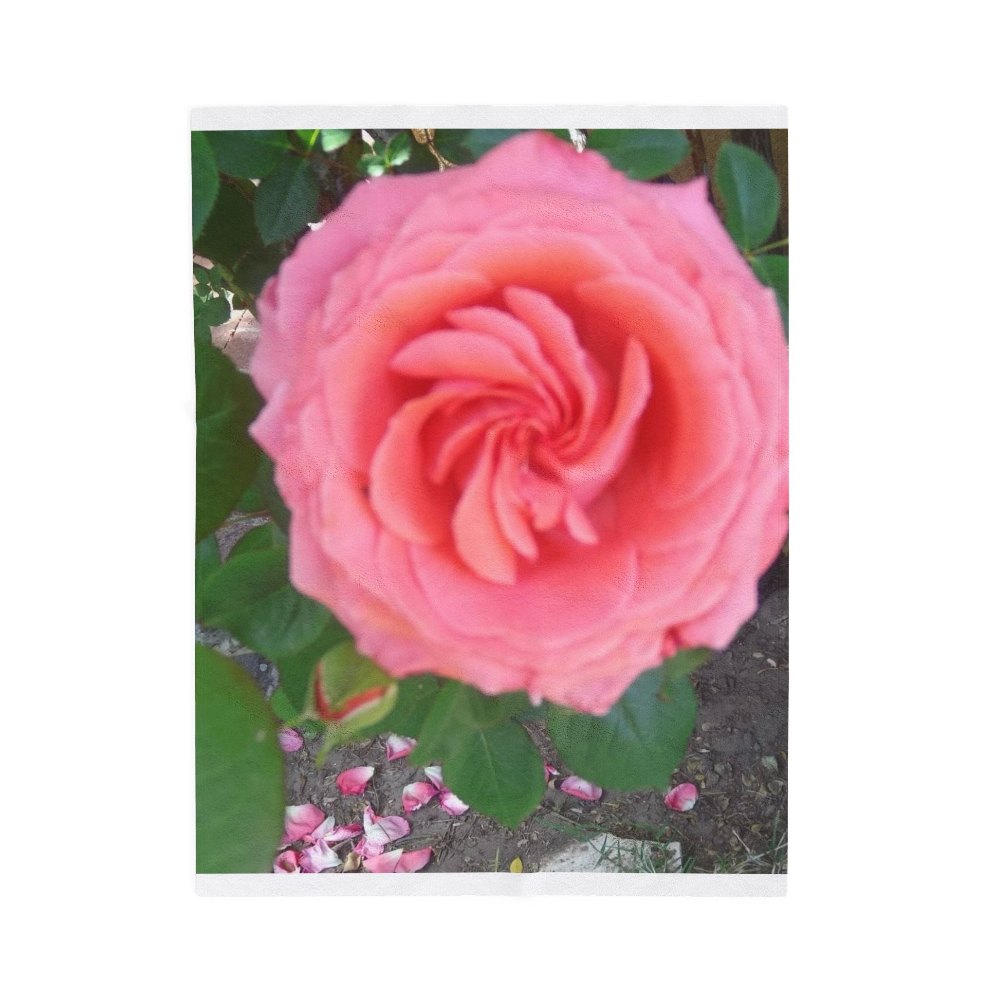 Cozy Floral Velveteen Plush Blanket - Soft Rose Design for Home Decor, Gift for Her, Winter Snuggles, Bed & Couch Accessory