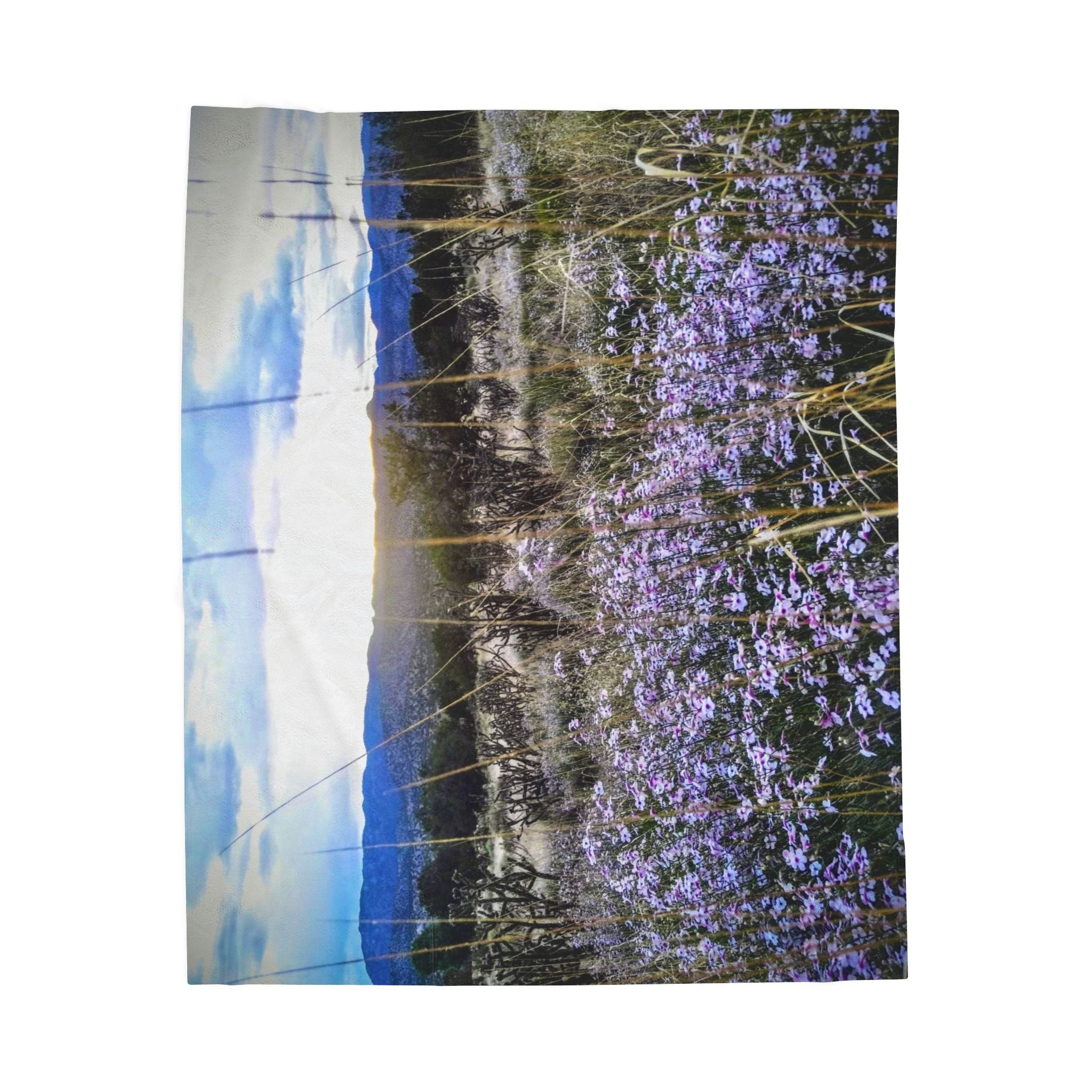 Cozy Floral Velveteen Blanket - Soft Throw for Home Decor, Gift for Her, Bedroom Accent, Comfort for All Seasons