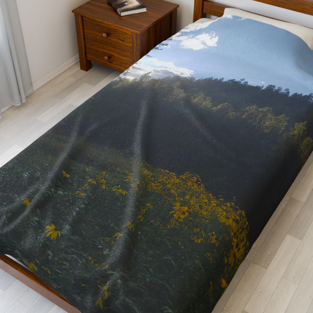 Cozy Nature-Inspired Velveteen Plush Blanket, Perfect for Outdoor Lovers, Camping, Living Room Decor, Gifts for All Occasions, Snuggly [...]