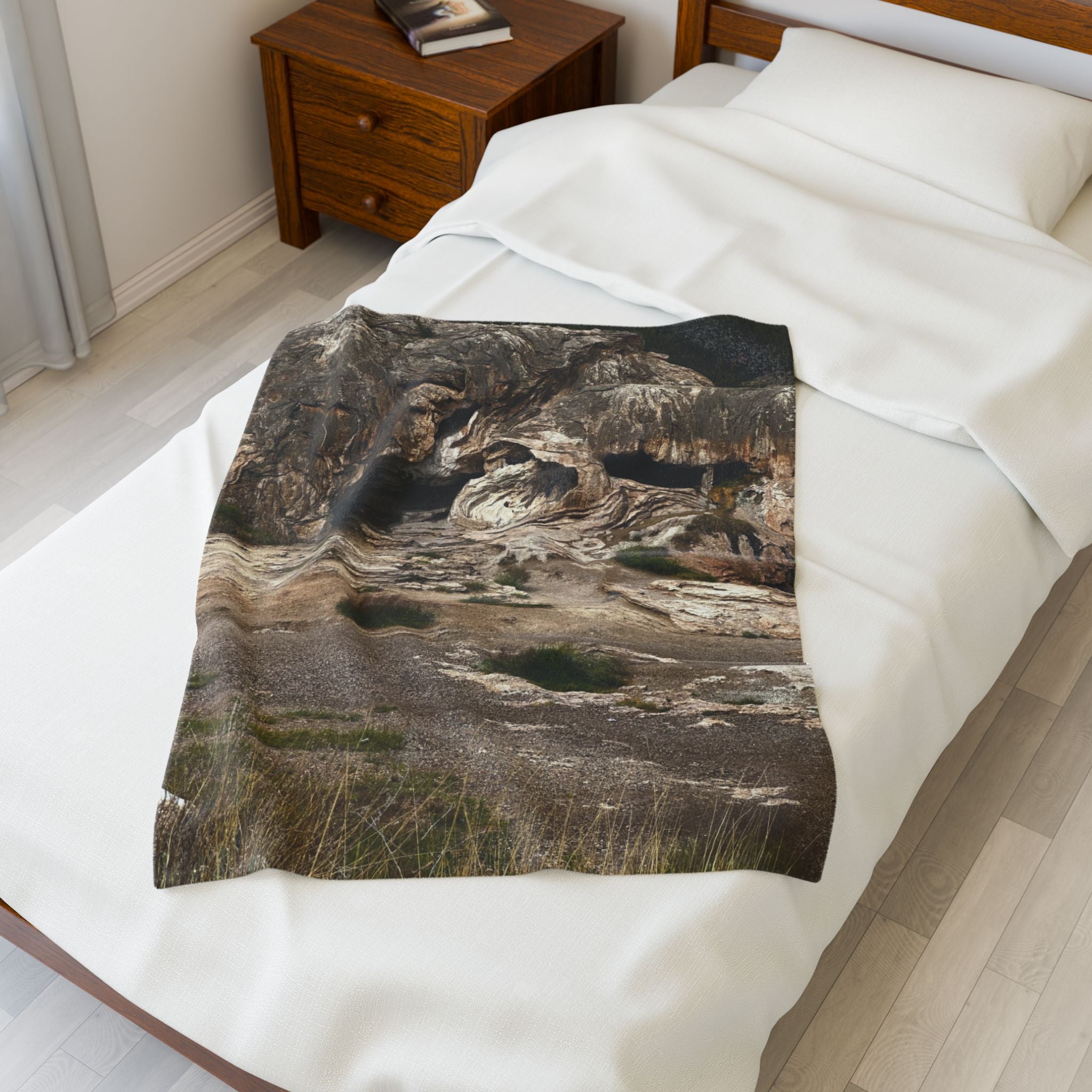 Cozy Velveteen Plush Blanket, Soft Throw for Home Decor, Perfect Gift for Birthdays, Holidays, and Relaxation