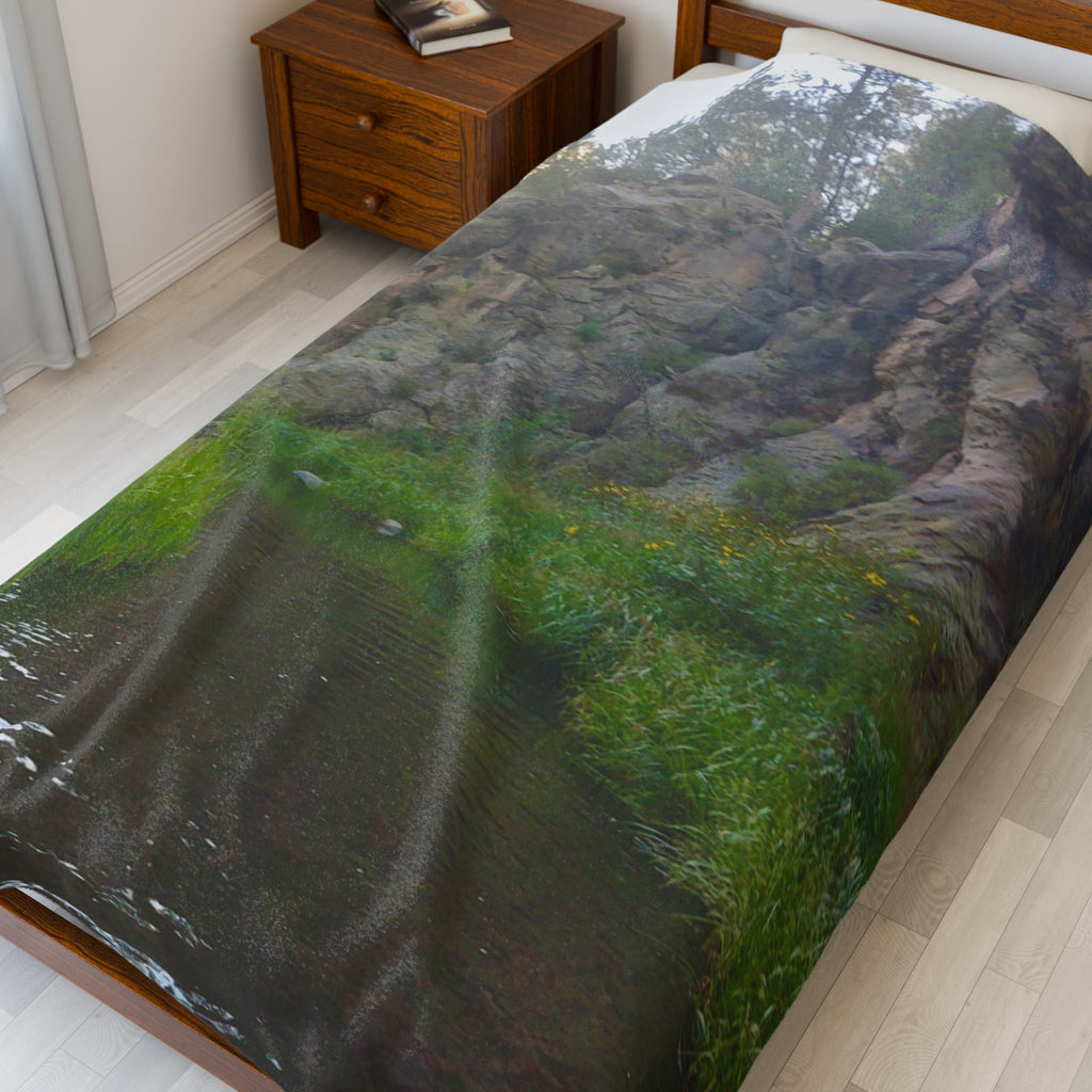 Cozy Nature-Inspired Velveteen Plush Blanket, Soft Throw for Home Decor, Perfect Gift for All Occasions, Camping Decor, Relaxation