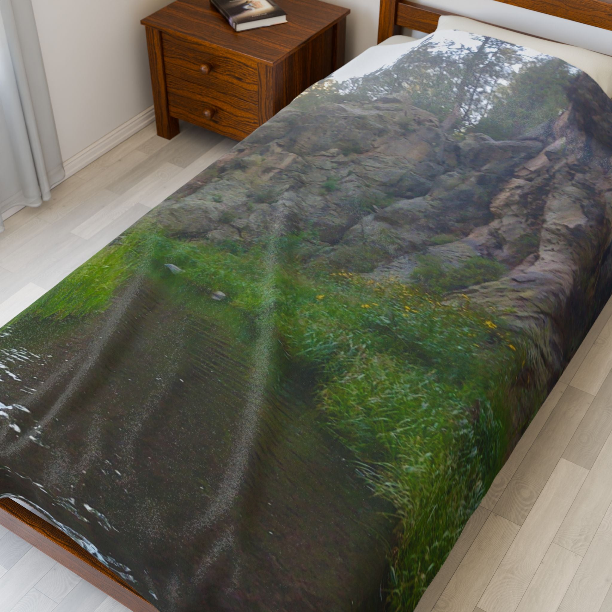 Cozy Nature-Inspired Velveteen Plush Blanket, Soft Throw for Home Decor, Perfect Gift for All Occasions, Camping Decor, Relaxation