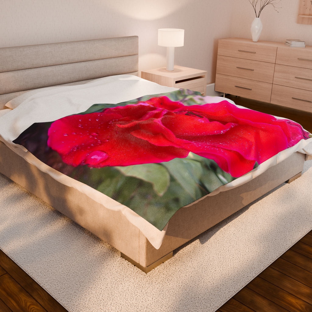 Cozy Floral Velveteen Plush Blanket - Perfect for Relaxation, Home Décor, Gifts, and Special Occasions