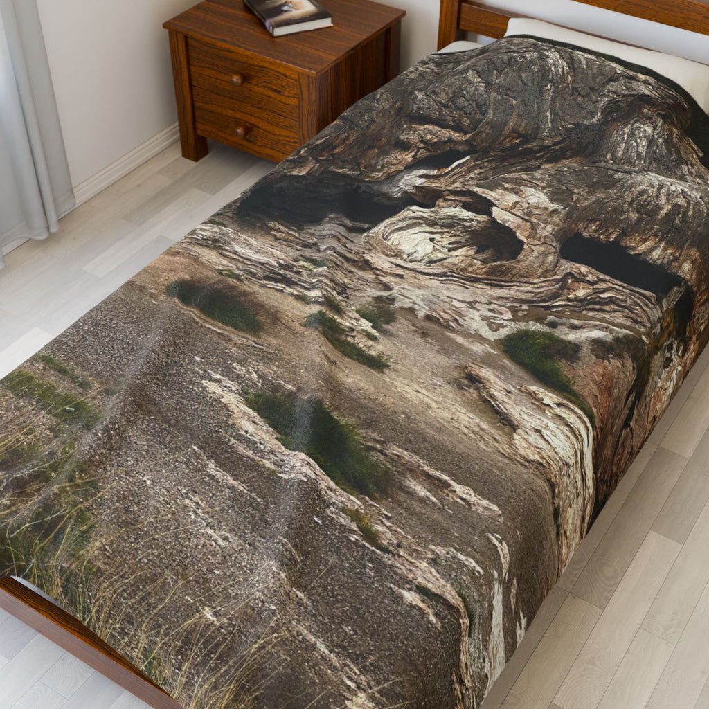 Cozy Velveteen Plush Blanket, Soft Throw for Home Decor, Perfect Gift for Birthdays, Holidays, and Relaxation