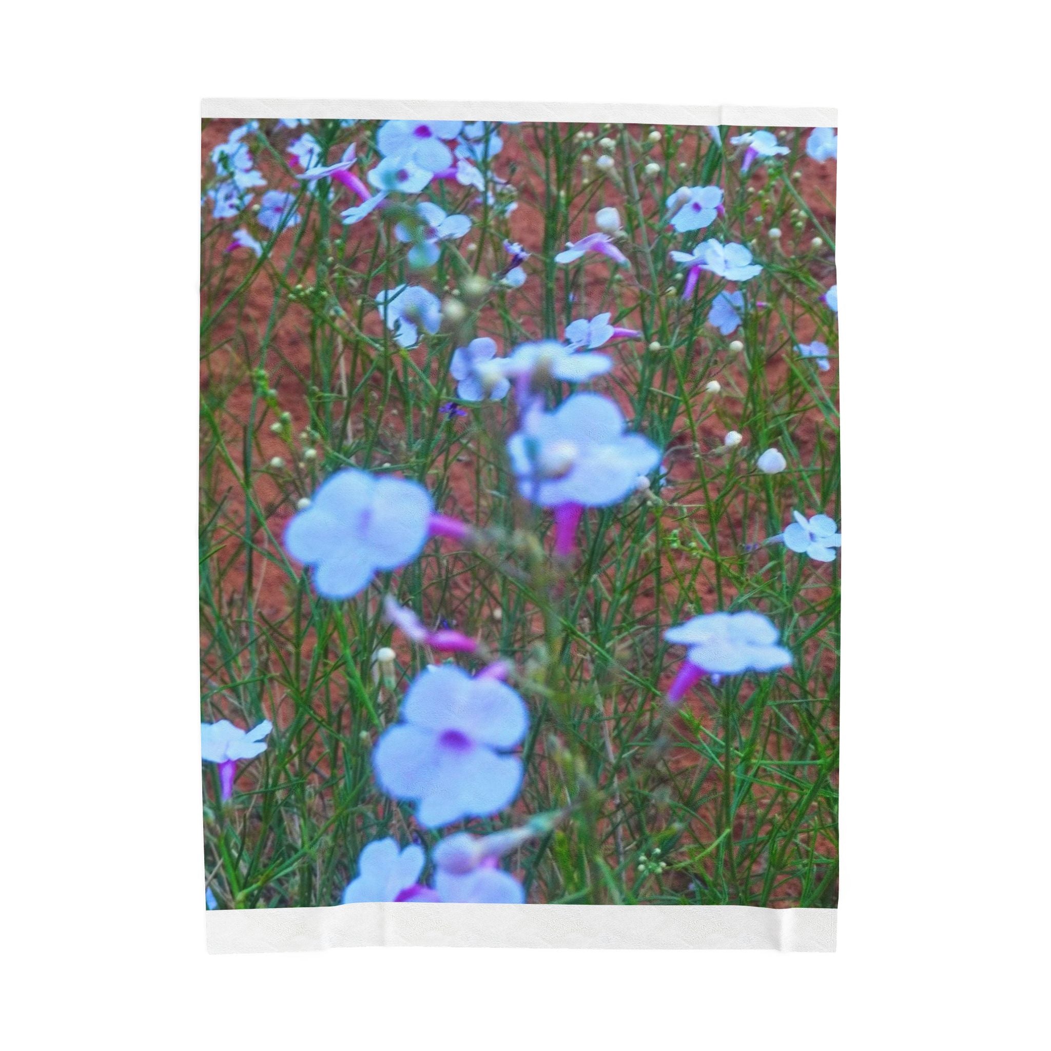 Cozy Floral Velveteen Blanket for Home Decor, Soft Throw for Living Room, Perfect Gift for Birthdays, Weddings, and Housewarmings