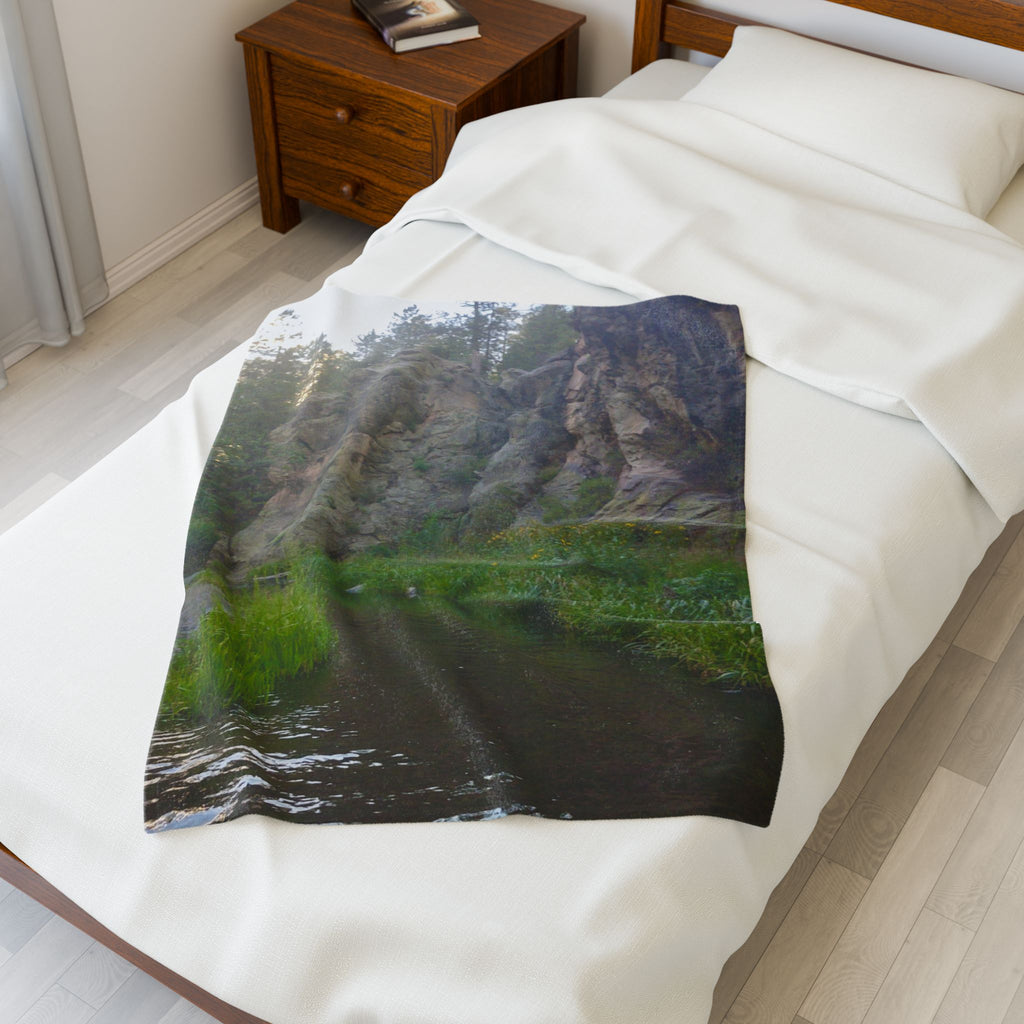 Cozy Nature-Inspired Velveteen Plush Blanket, Soft Throw for Home Decor, Perfect Gift for All Occasions, Camping Decor, Relaxation