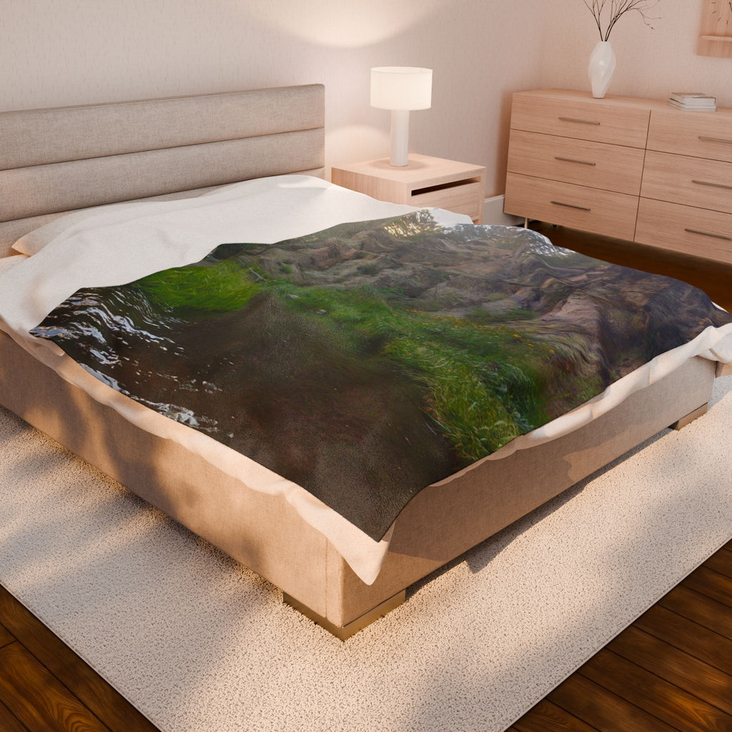 Cozy Nature-Inspired Velveteen Plush Blanket, Soft Throw for Home Decor, Perfect Gift for All Occasions, Camping Decor, Relaxation