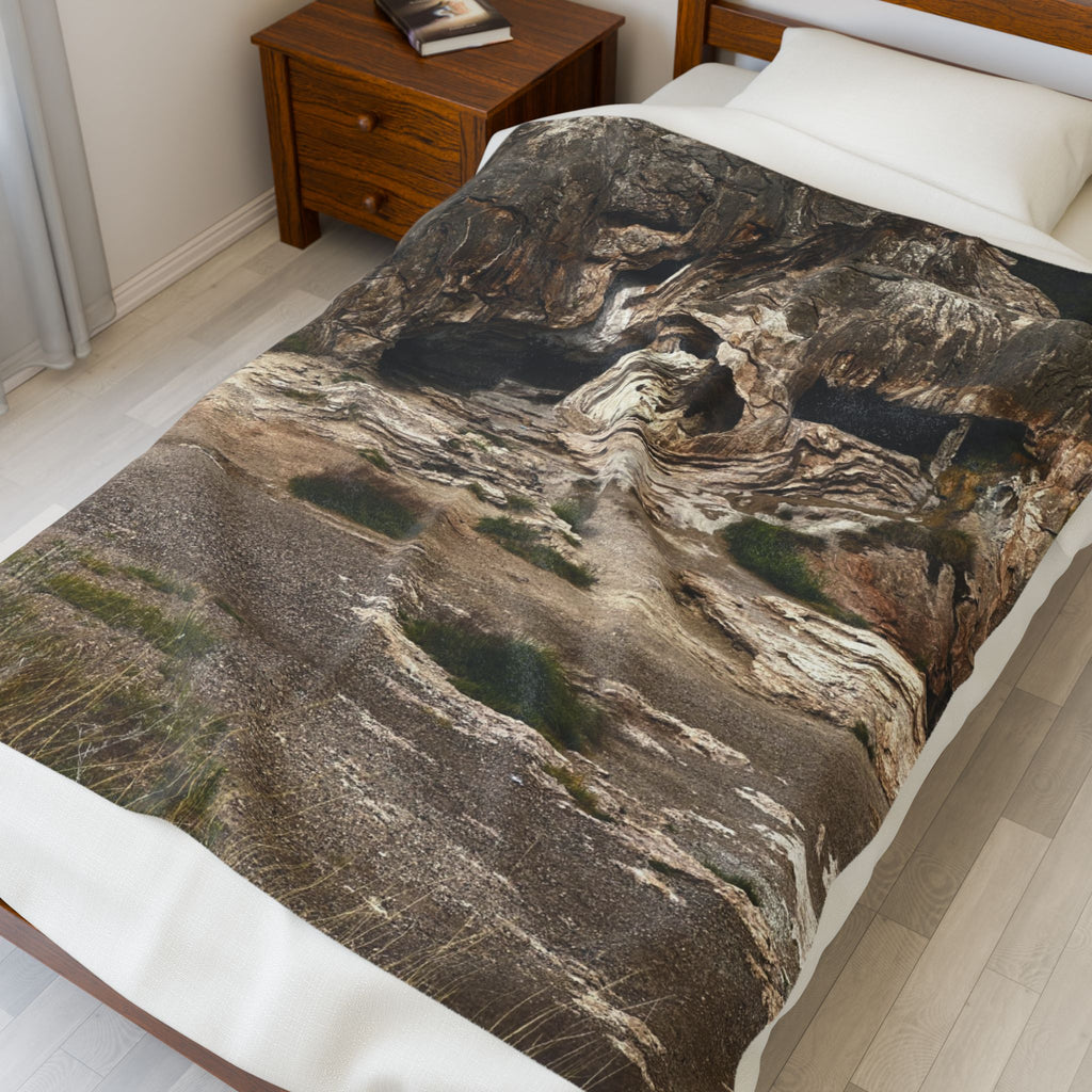 Cozy Velveteen Plush Blanket, Soft Throw for Home Decor, Perfect Gift for Birthdays, Holidays, and Relaxation