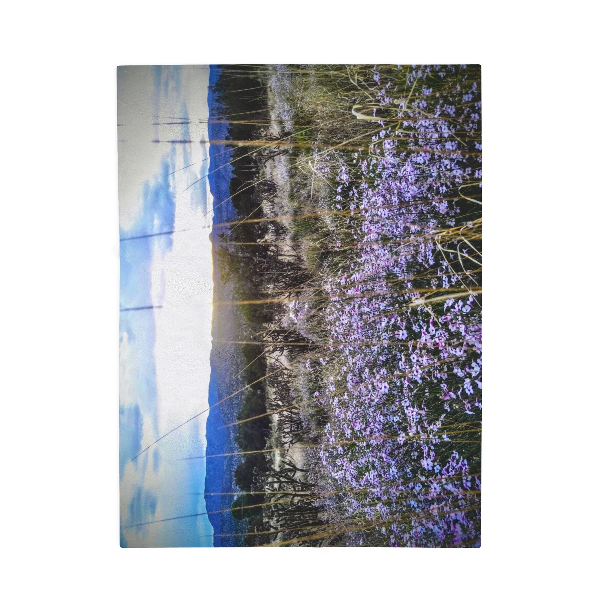 Cozy Floral Velveteen Blanket - Soft Throw for Home Decor, Gift for Her, Bedroom Accent, Comfort for All Seasons