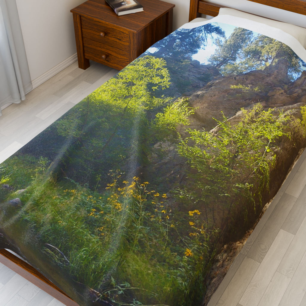 Nature-Inspired Velveteen Plush Blanket, Cozy Throw for Home Decor, Gift for Nature Lovers, Relaxation and Comfort Item