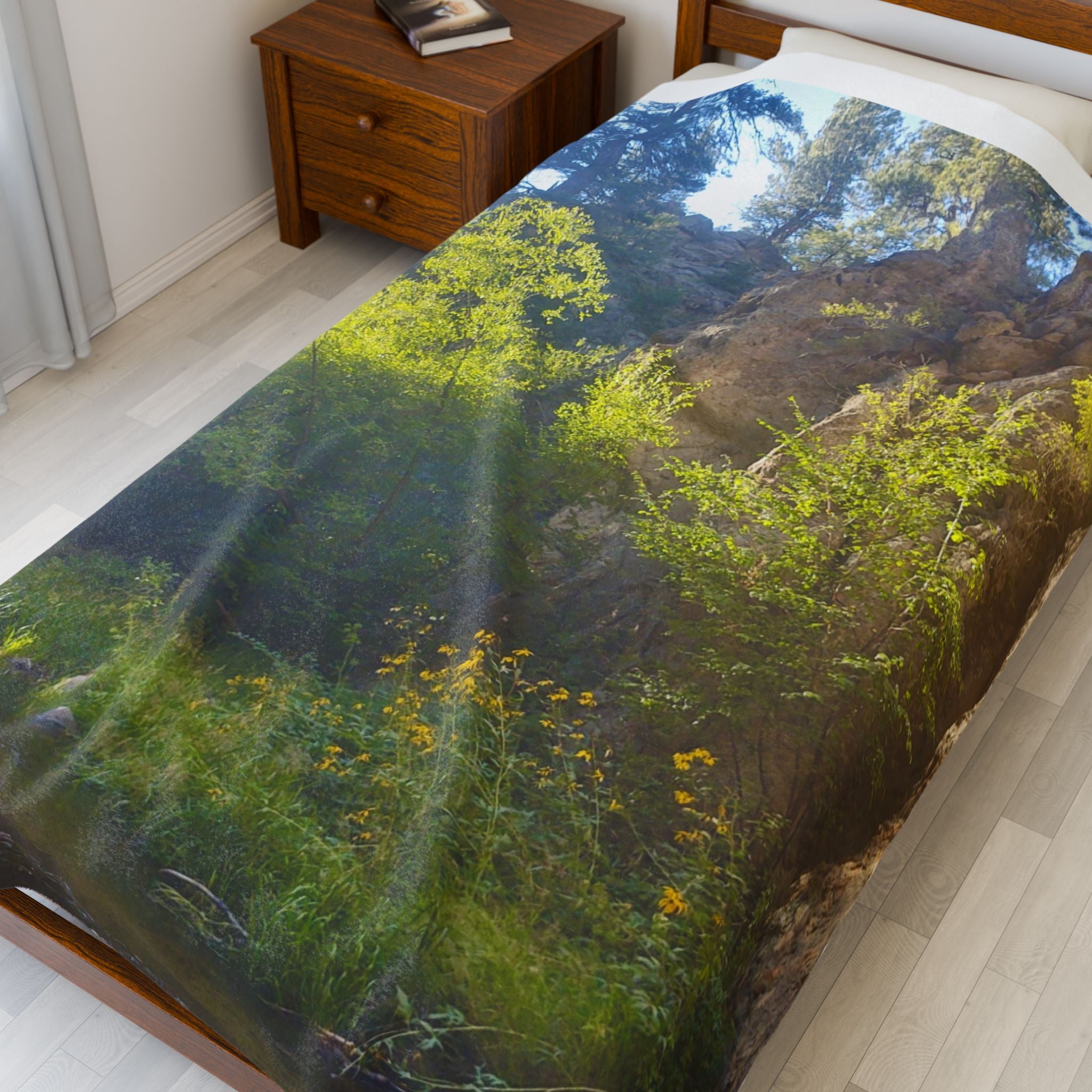 Nature-Inspired Velveteen Plush Blanket, Cozy Throw for Home Decor, Gift for Nature Lovers, Relaxation and Comfort Item