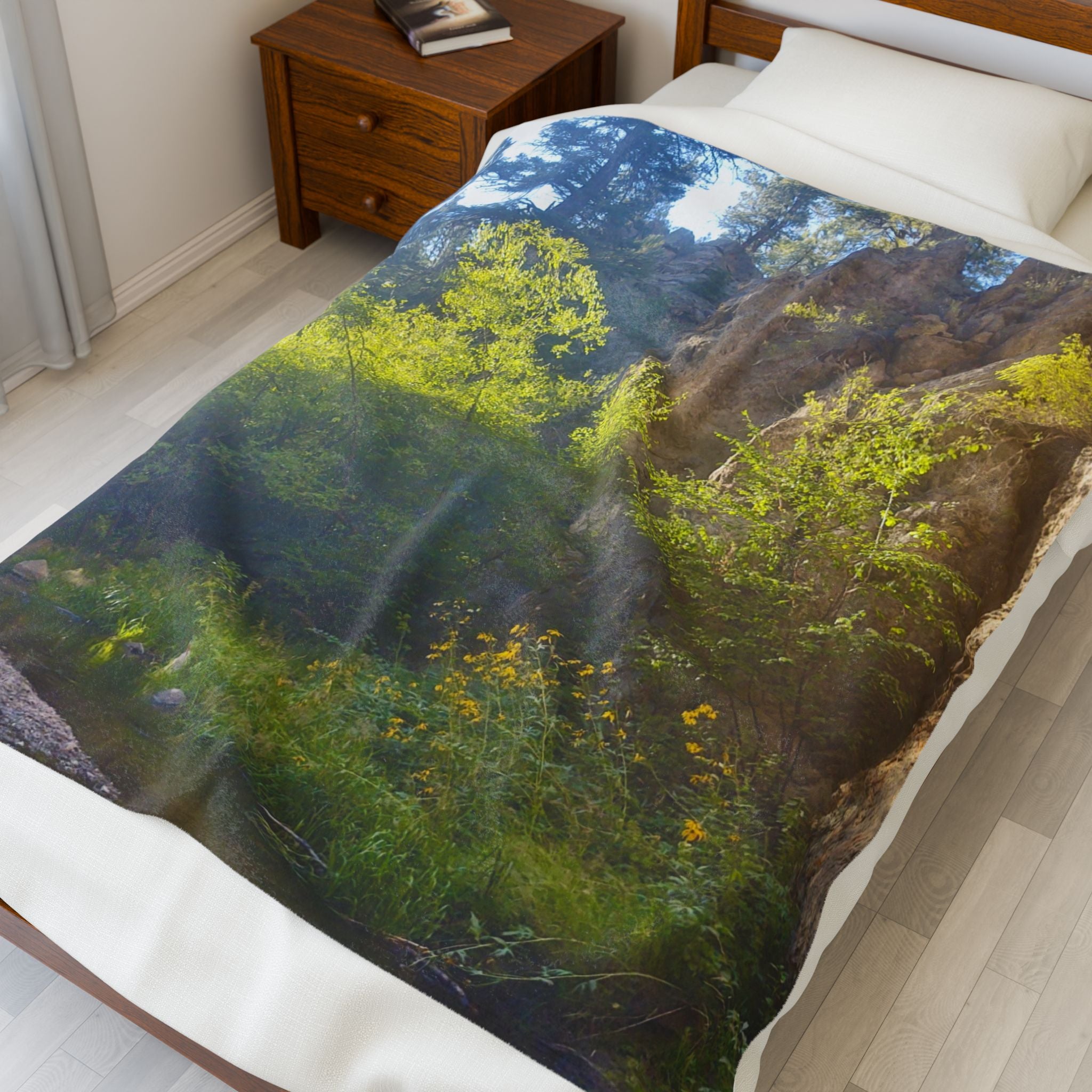 Nature-Inspired Velveteen Plush Blanket, Cozy Throw for Home Decor, Gift for Nature Lovers, Relaxation and Comfort Item