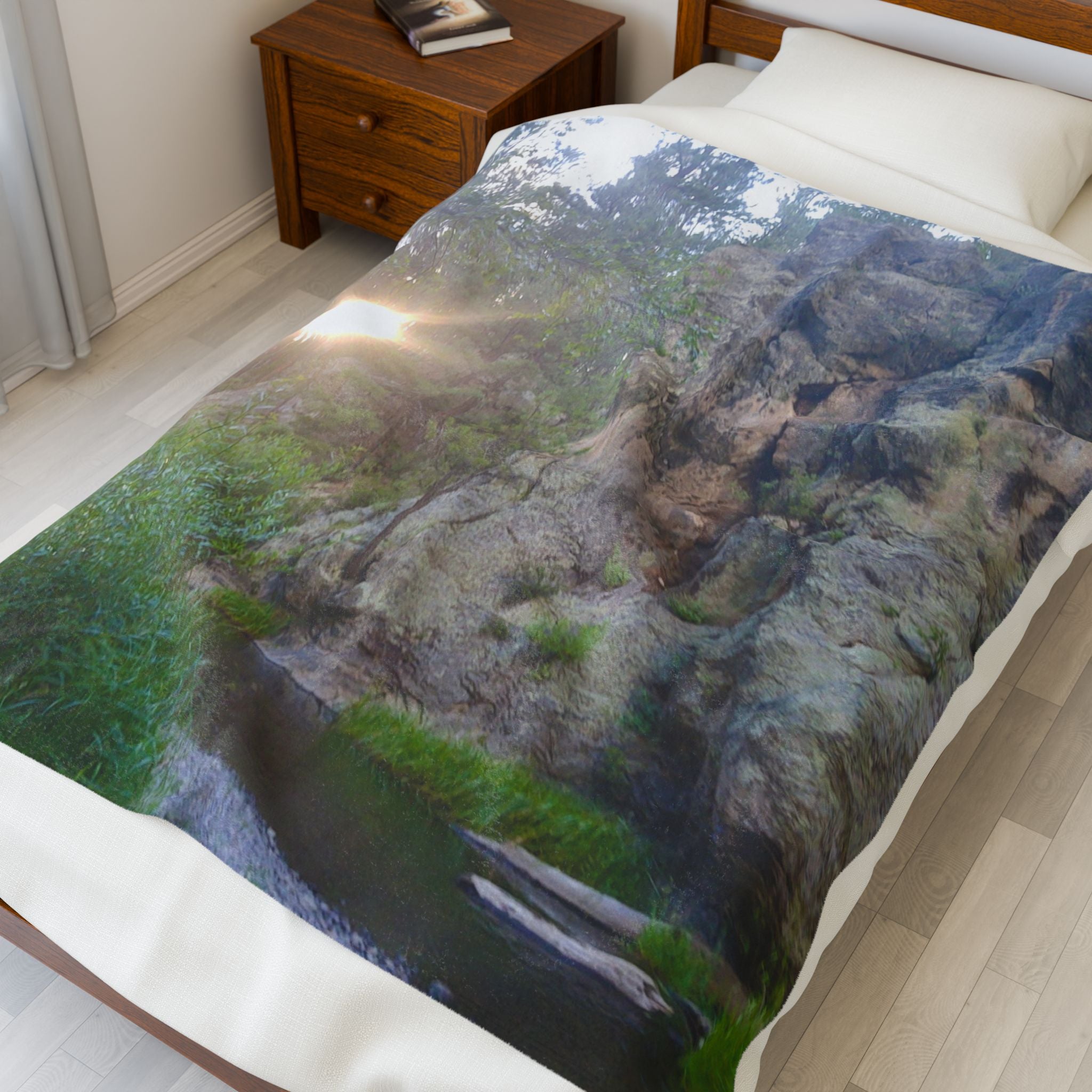 Cozy Nature-Themed Velveteen Plush Blanket, Perfect for Outdoor Lovers, Gifts for Nature Enthusiasts, Soft Throw for Home Decor