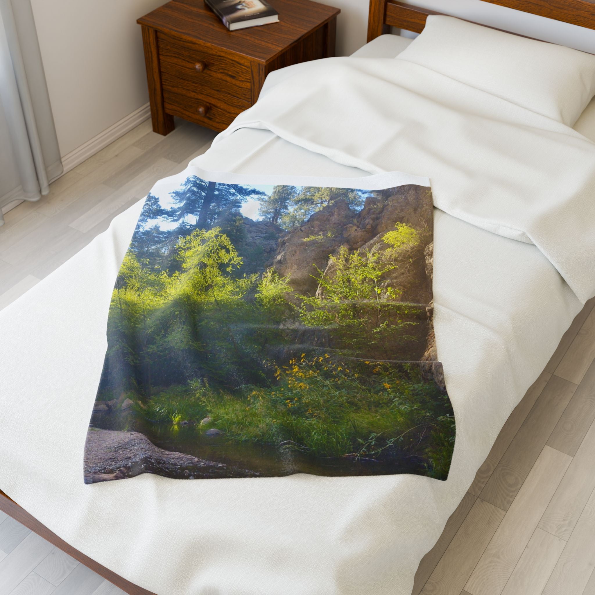 Nature-Inspired Velveteen Plush Blanket, Cozy Throw for Home Decor, Gift for Nature Lovers, Relaxation and Comfort Item